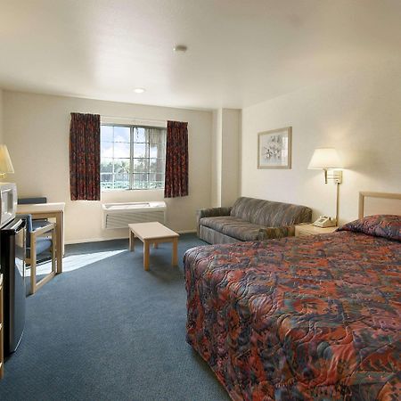 Days Inn By Wyndham Riverside Tyler Mall Номер фото