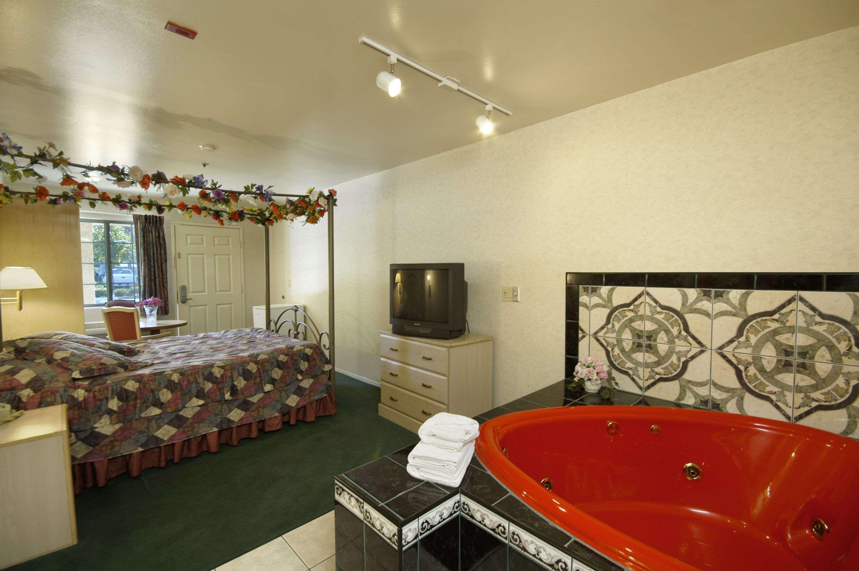 Days Inn By Wyndham Riverside Tyler Mall Номер фото
