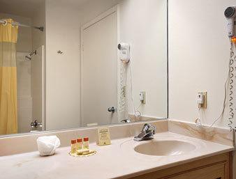Days Inn By Wyndham Riverside Tyler Mall Номер фото